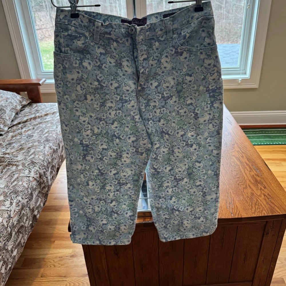 Gloria Vanderbilt Amanda Capri Floral Jeans - Size 10